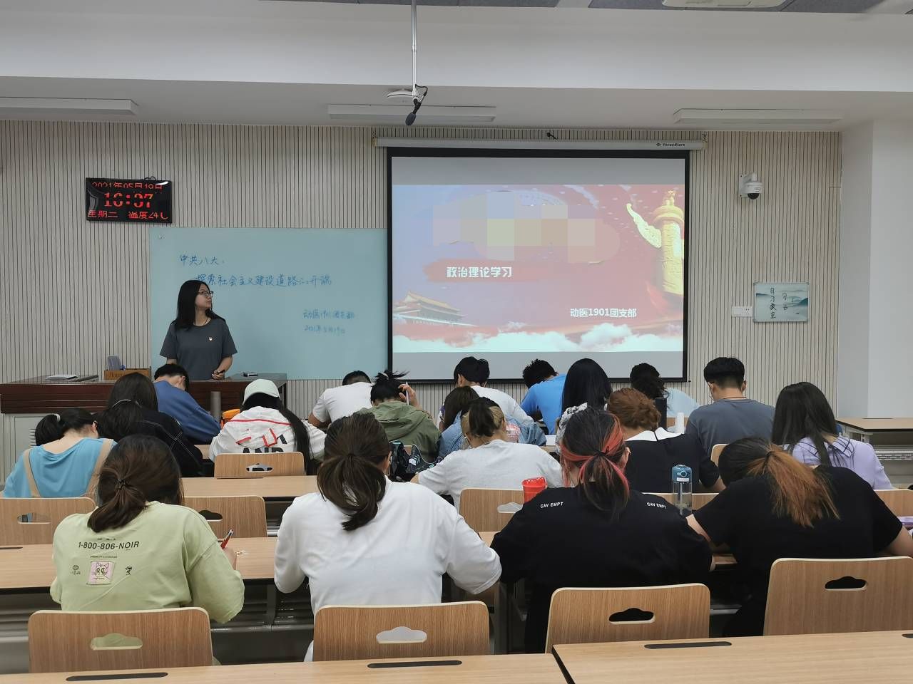 309f70e873eb40d0aceca4cf0c407600.jpg