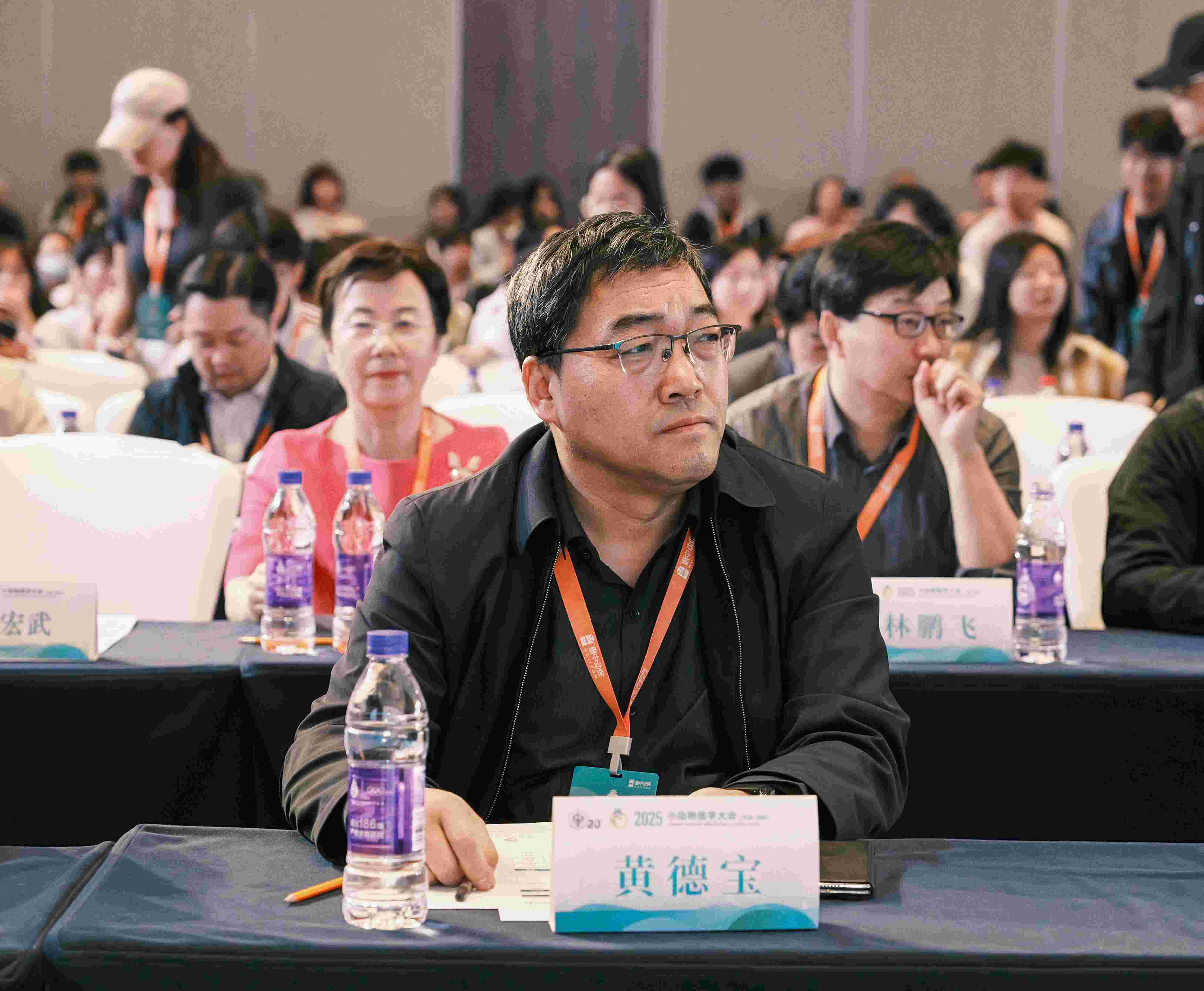4我院党委书记黄德宝出席大会开幕式.jpg