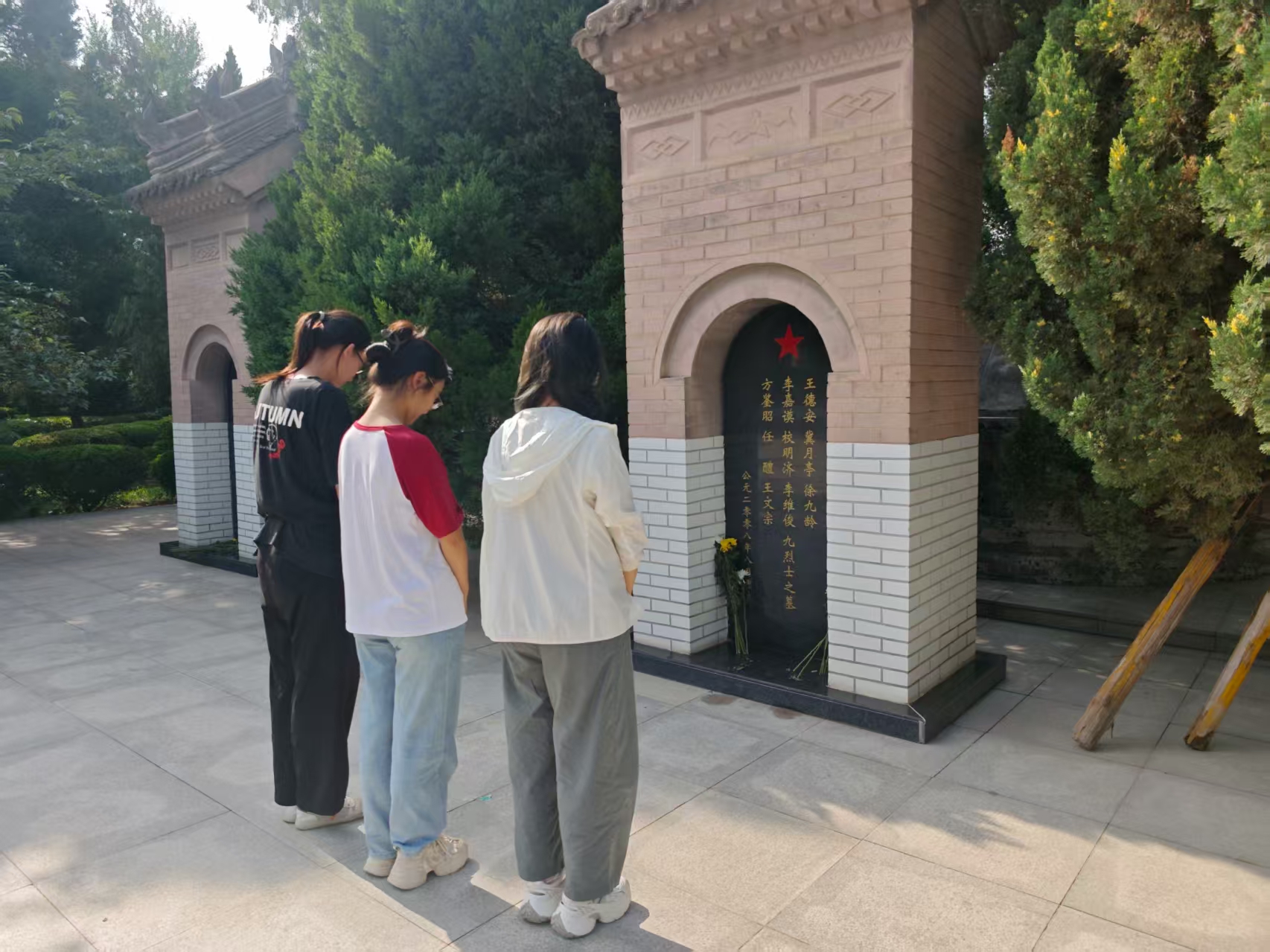 烈士陵园（1）.jpg