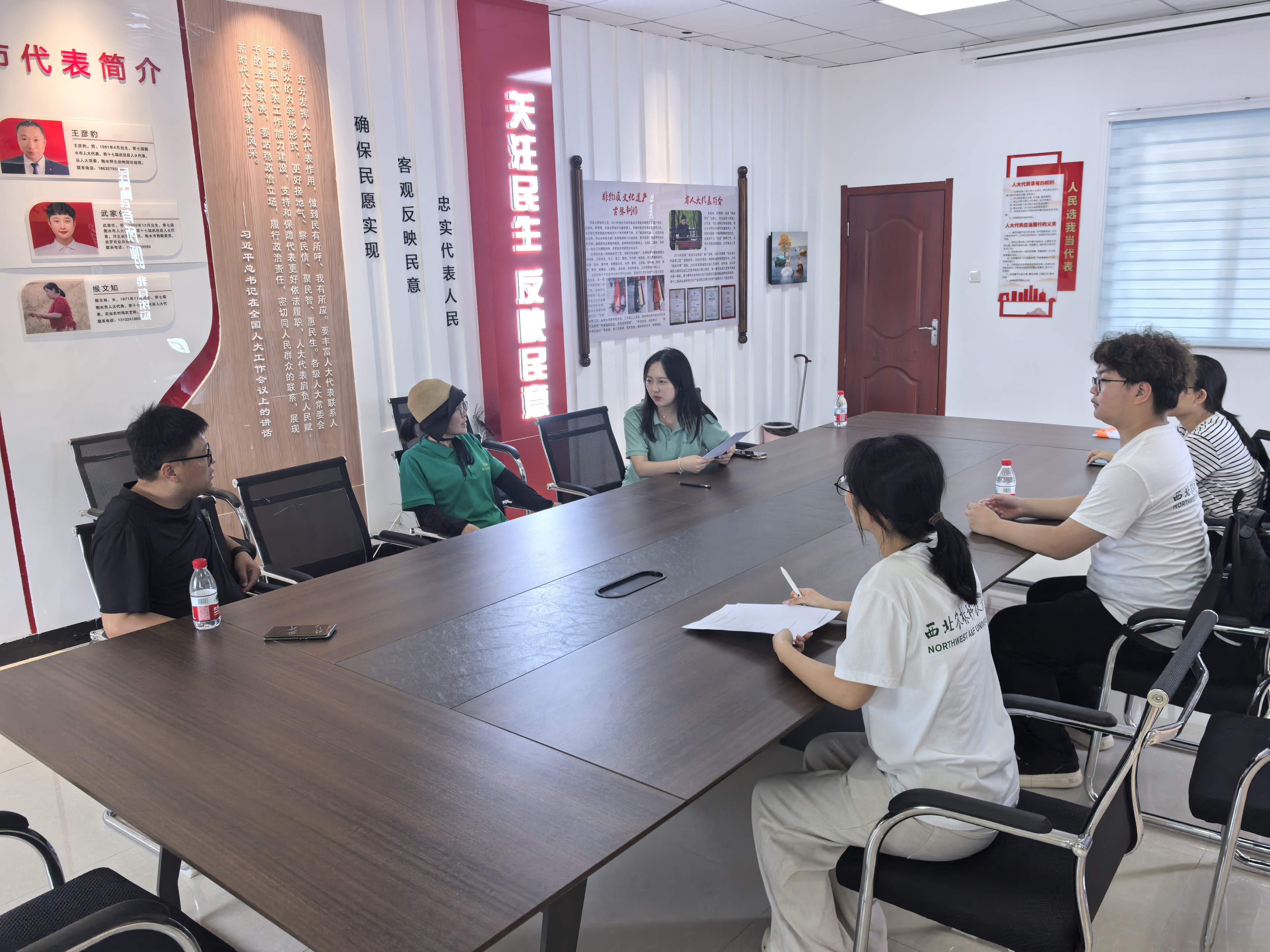 实践团与动物园兽医院院长,园区经理开展问卷座谈.jpg