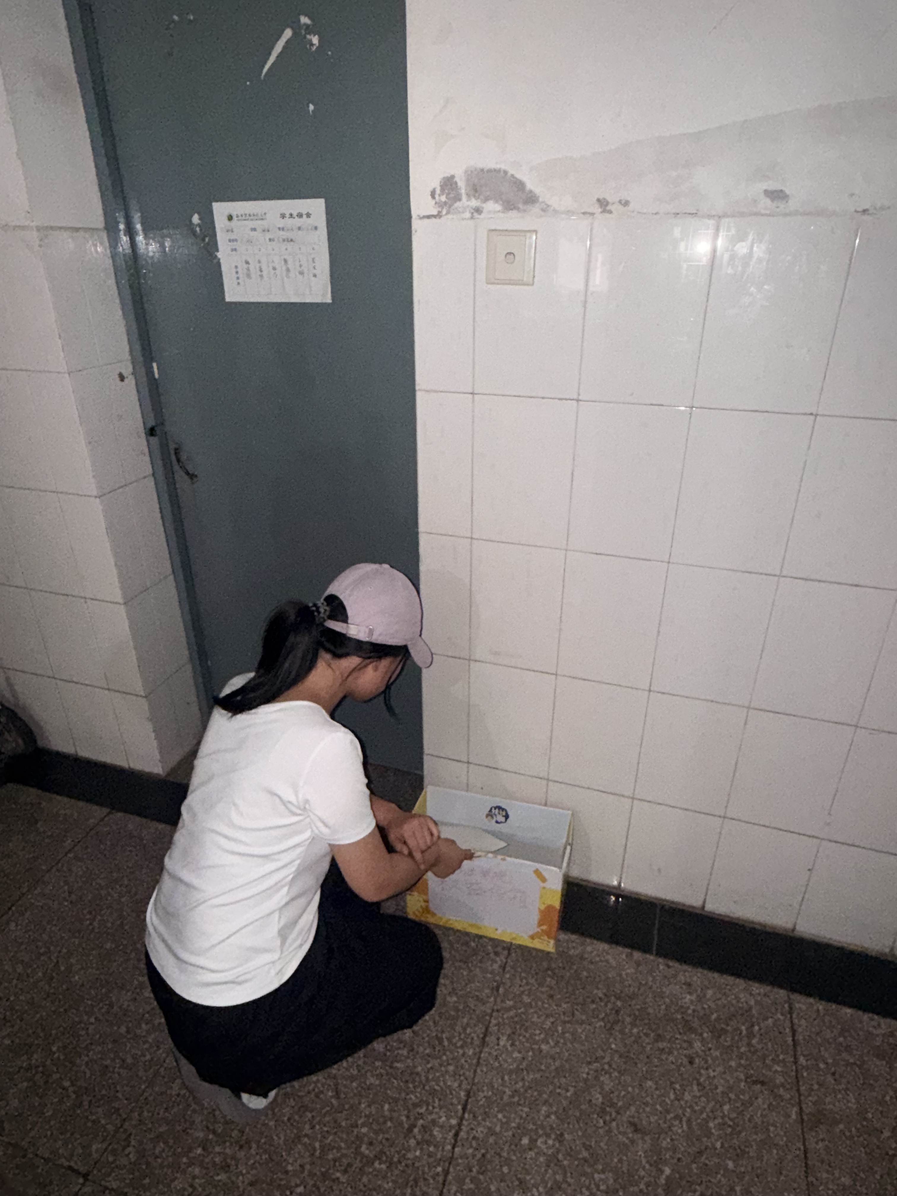 学生投递信件.png