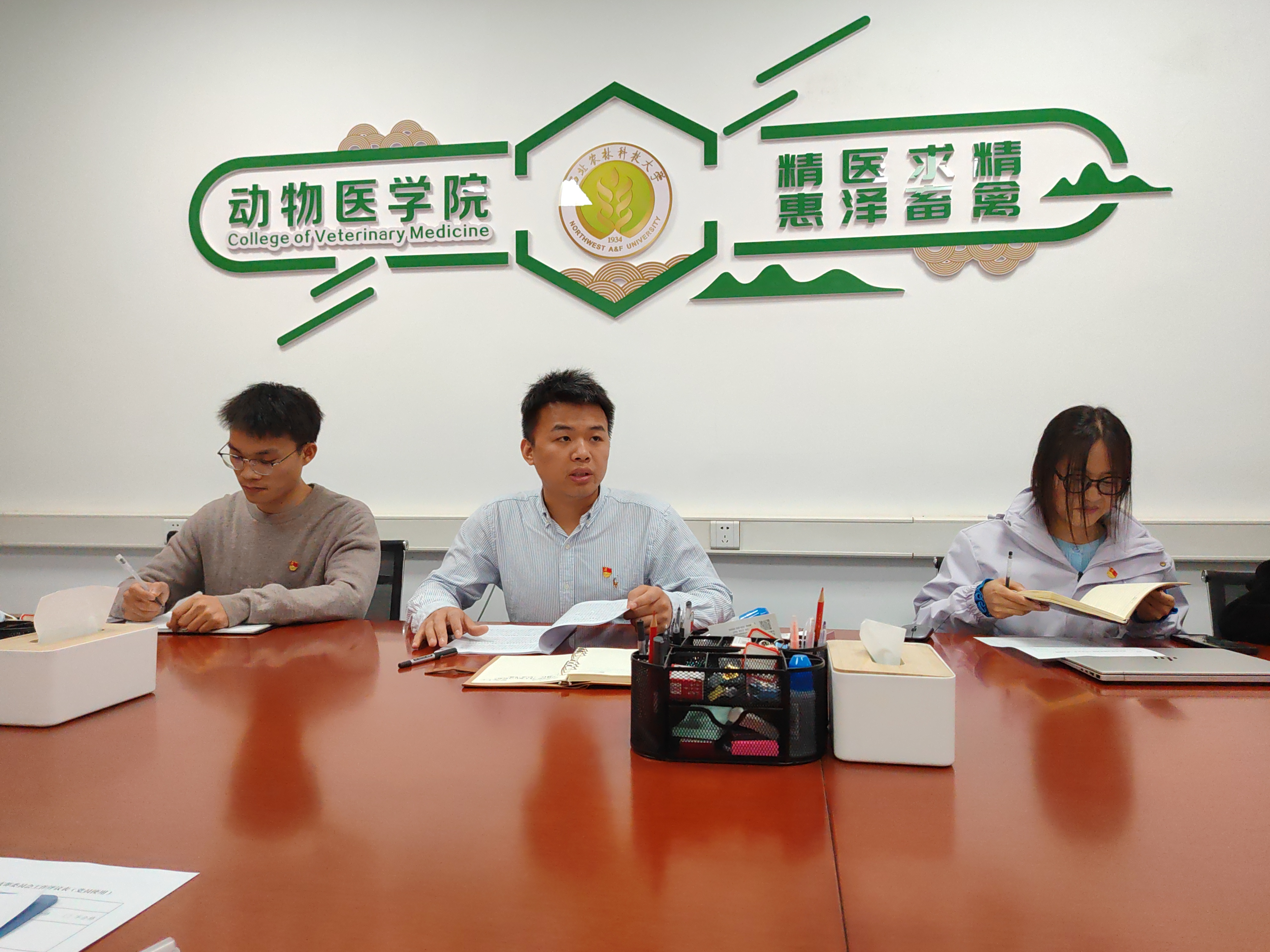 老师在发表感想【动医学院学习会】【2025年4月政治理论学习照片】（3）.jpg