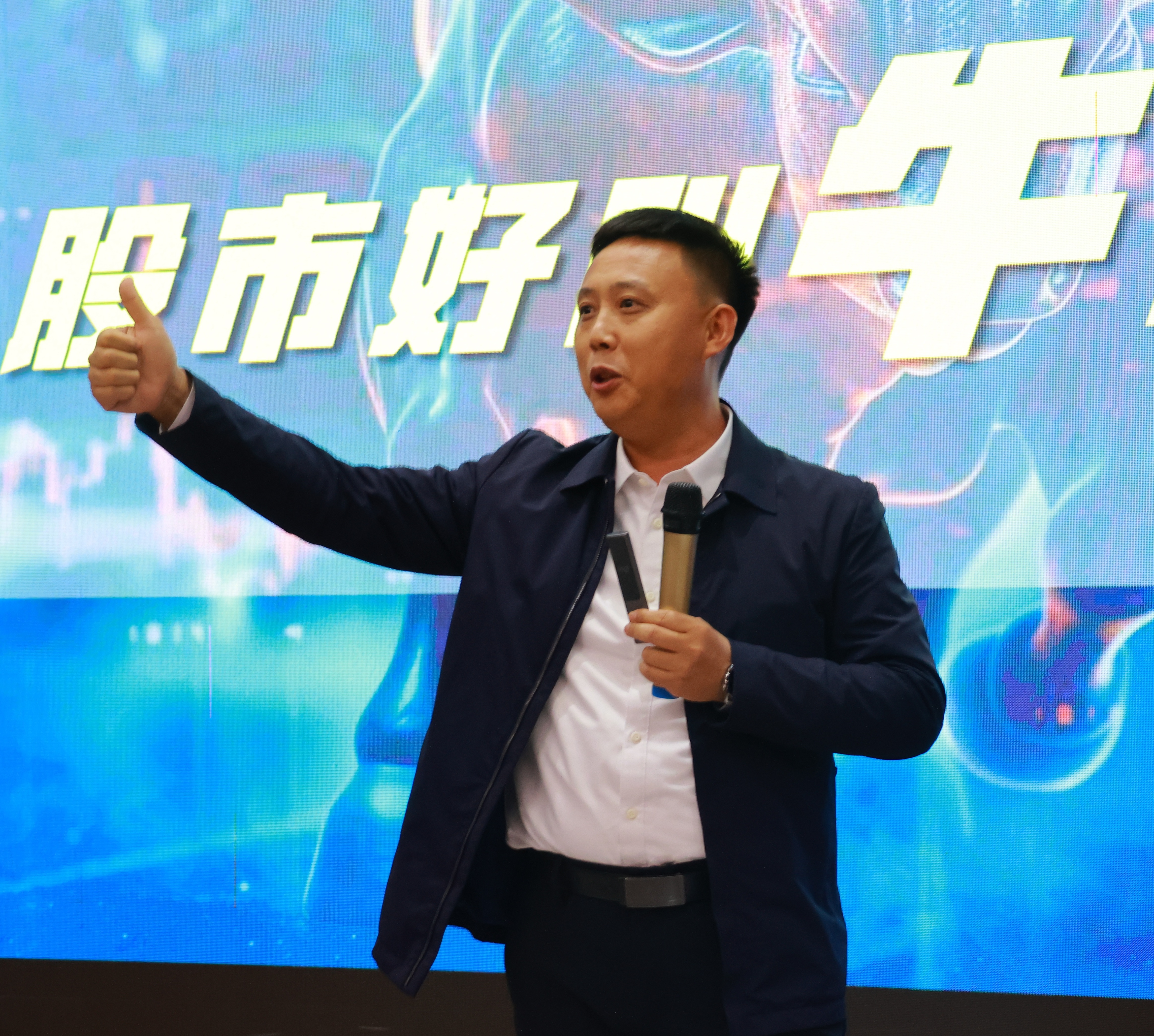 讲解企业核心文化.JPG