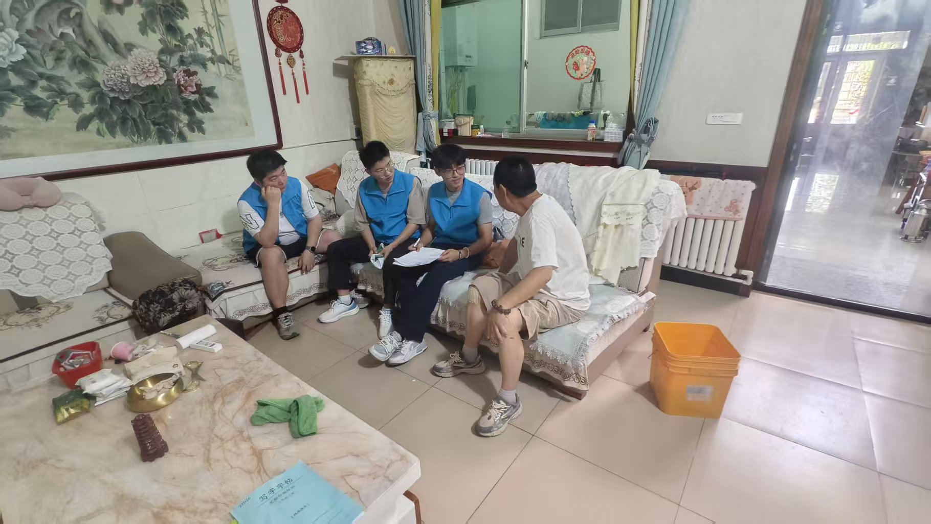 调研队入户走访养殖户家庭，围绕养殖经验、现实困难及发展诉求进行深入交流.jpg