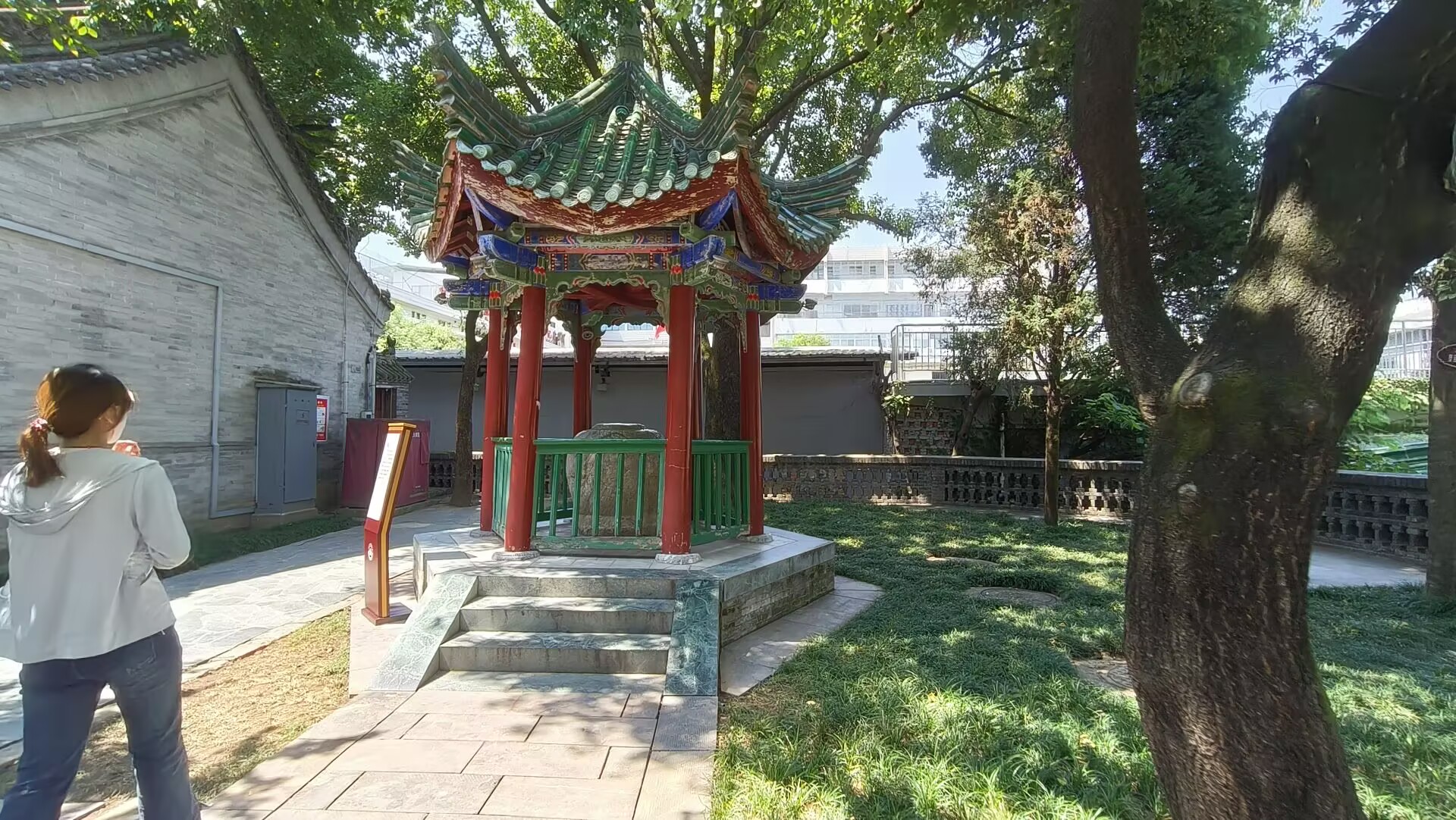 参观古汉台.jpg